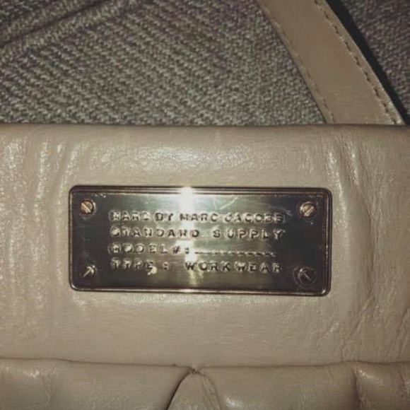 Marc by Marc Jacobs Cream Leather Cross Body Bag - Picture 4 of 4